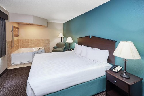 AmericInn by Wyndham Green Bay East - image 41