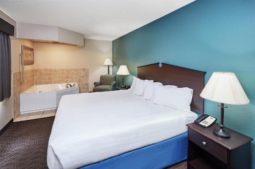 AmericInn by Wyndham Green Bay East - image 8