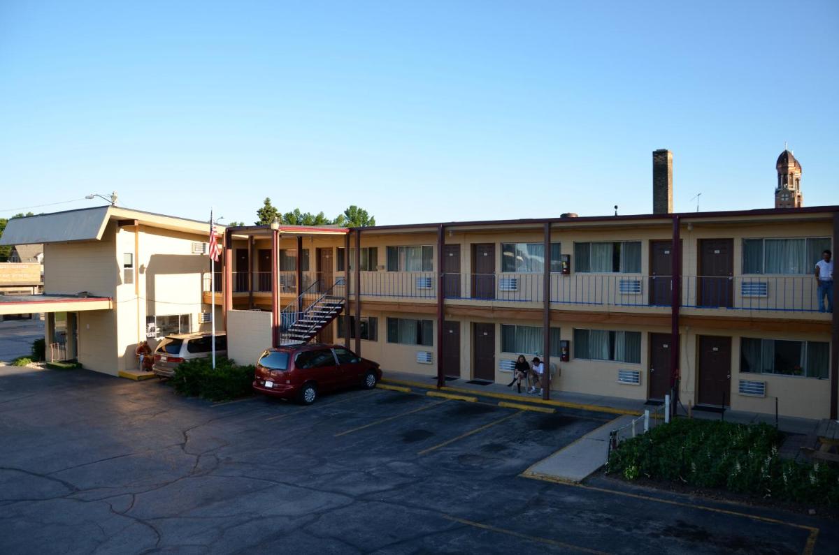Village Inn Green Bay - image 2
