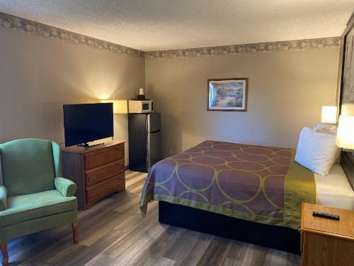 Super 8 by Wyndham Green Bay Near Stadium - image 15