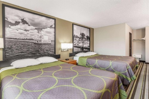 Super 8 by Wyndham Green Bay Near Stadium - image 19