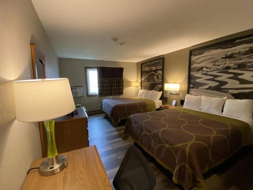 Super 8 by Wyndham Green Bay Near Stadium - image 20