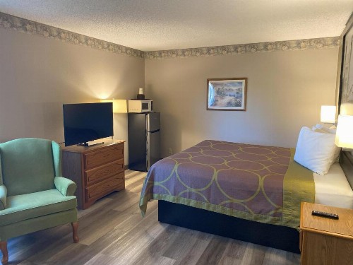 Super 8 by Wyndham Green Bay Near Stadium - image 21