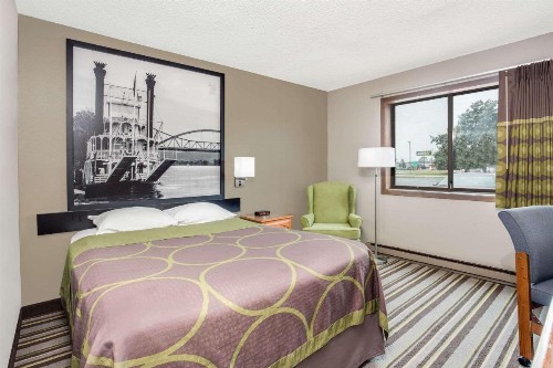 Super 8 by Wyndham Green Bay Near Stadium - image 24