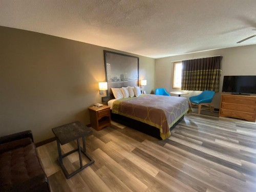Super 8 by Wyndham Green Bay Near Stadium - image 27
