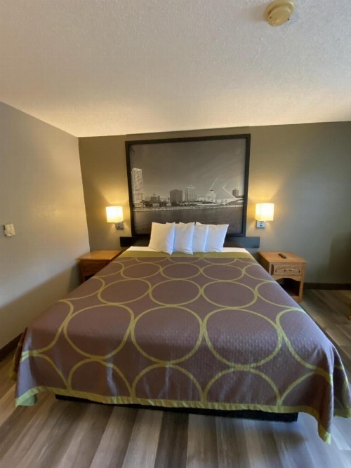 Super 8 by Wyndham Green Bay Near Stadium - image 38