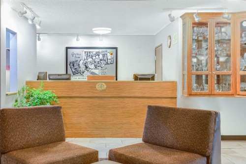 Super 8 by Wyndham Green Bay Near Stadium - image 6