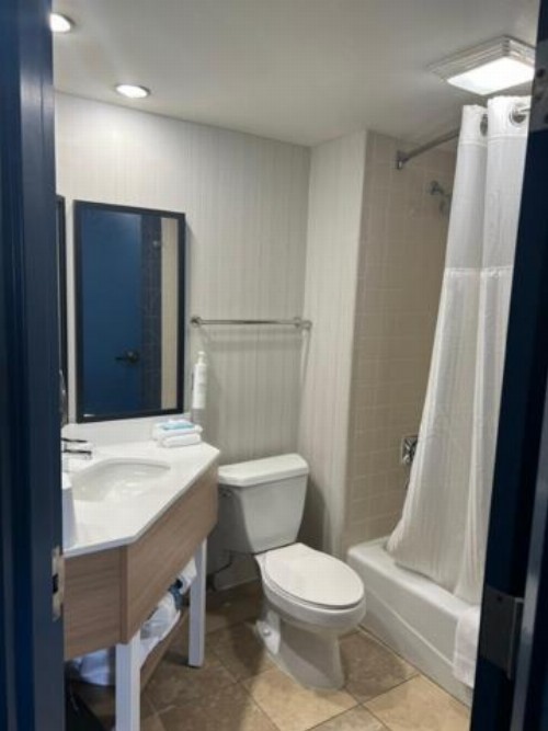 Hampton Inn Green Bay - image 10