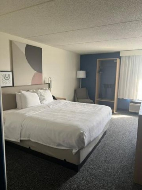 Hampton Inn Green Bay - image 8