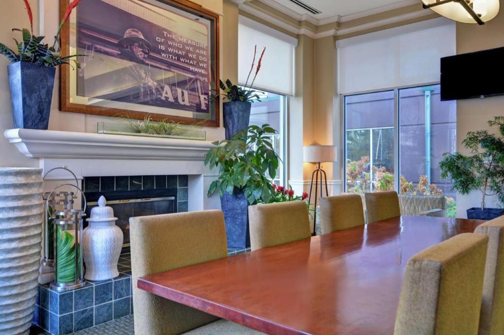 Hilton Garden Inn Green Bay - image 2