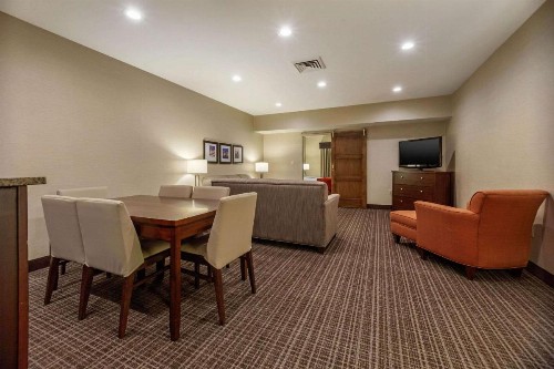 Comfort Suites Green Bay - image 10