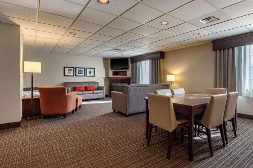 Comfort Suites Green Bay - image 15
