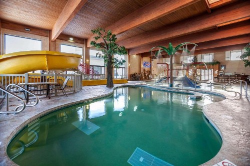 Comfort Suites Green Bay - image 27