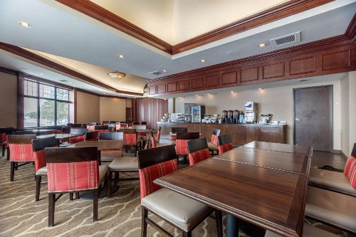 Comfort Suites Green Bay - image 30
