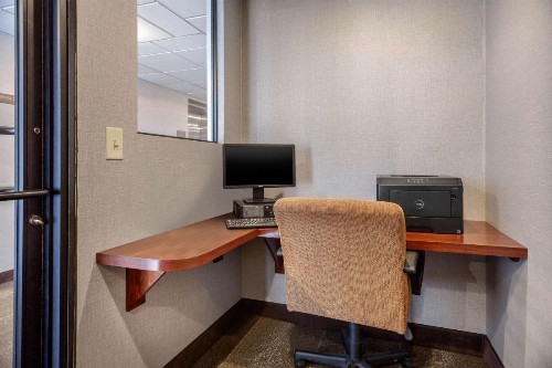 Comfort Suites Green Bay - image 35