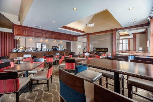 Comfort Suites Green Bay - image 39