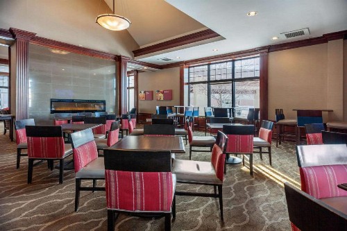 Comfort Suites Green Bay - image 41