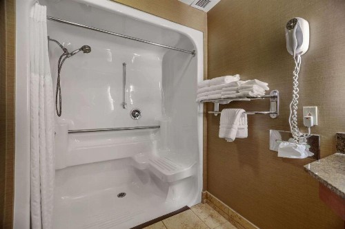 Comfort Suites Green Bay - image 8