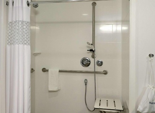 Hampton Inn Green Bay Downtown - image 13