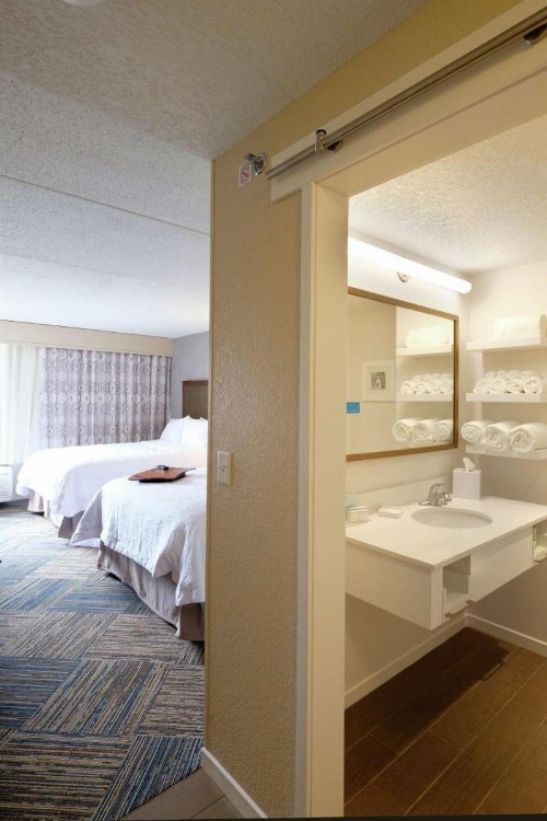 Hampton Inn Green Bay Downtown - image 15