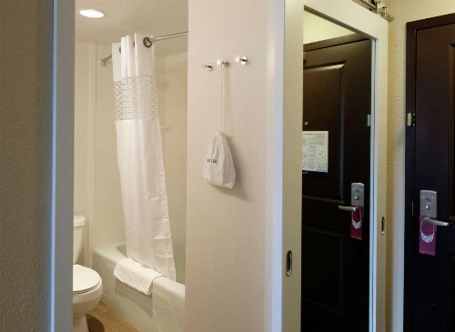 Hampton Inn Green Bay Downtown - image 16