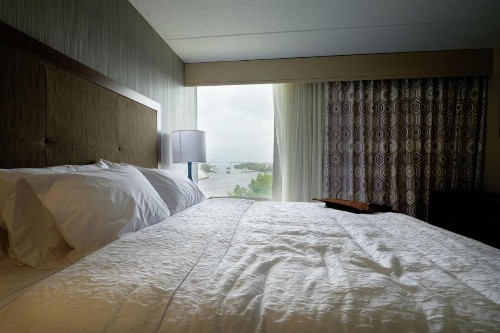 Hampton Inn Green Bay Downtown - image 17