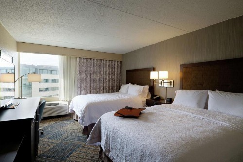 Hampton Inn Green Bay Downtown - image 18