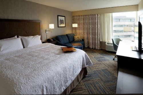Hampton Inn Green Bay Downtown - image 20