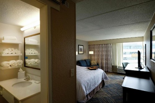 Hampton Inn Green Bay Downtown - image 23