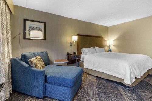 Hampton Inn Green Bay Downtown - image 25