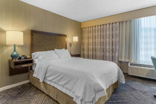 Hampton Inn Green Bay Downtown - image 26
