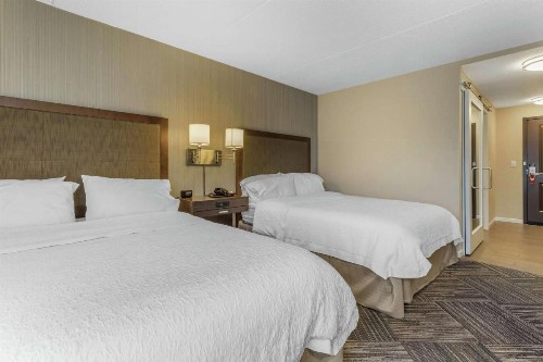 Hampton Inn Green Bay Downtown - image 29