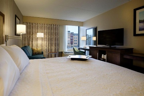 Hampton Inn Green Bay Downtown - image 34