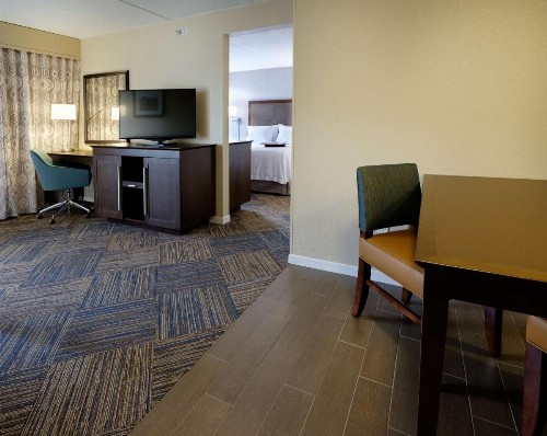 Hampton Inn Green Bay Downtown - image 36