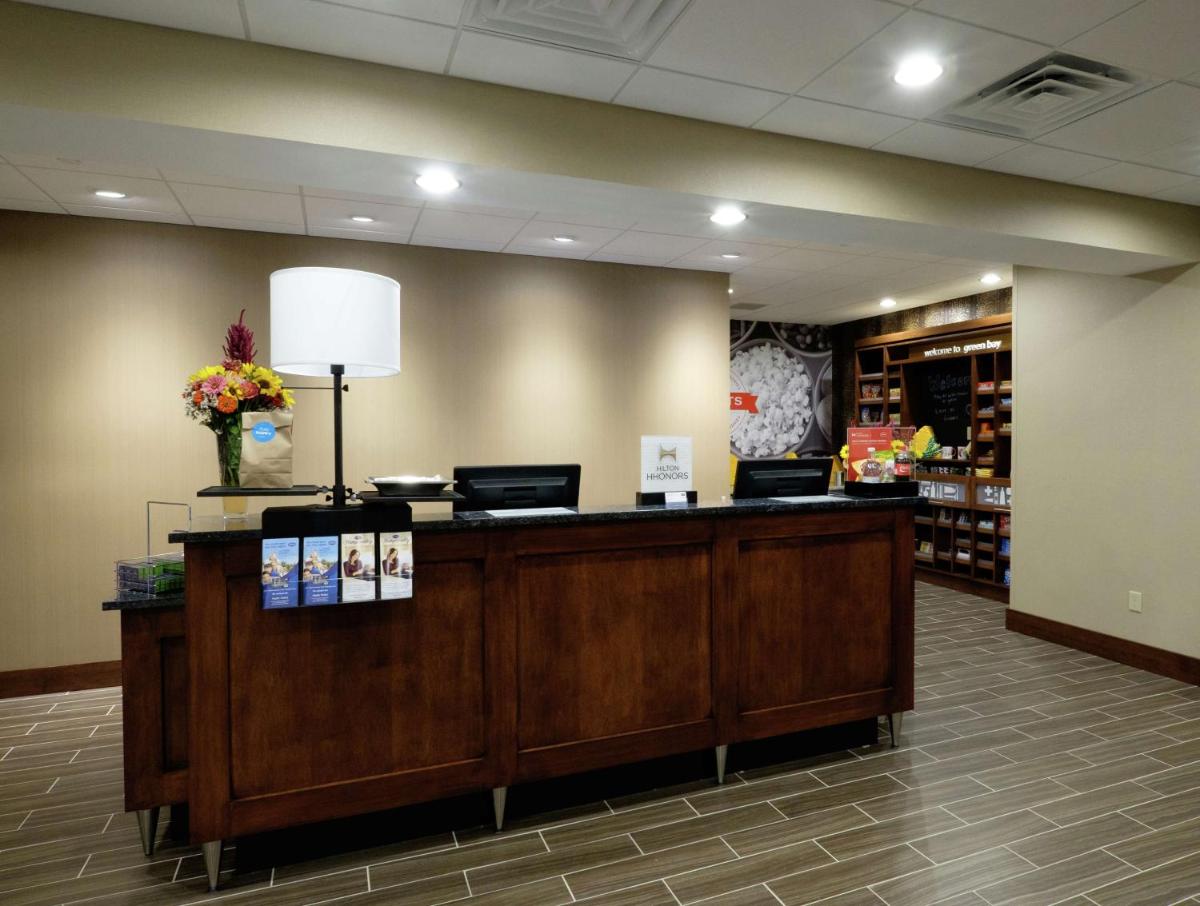 Hampton Inn Green Bay Downtown - image 4
