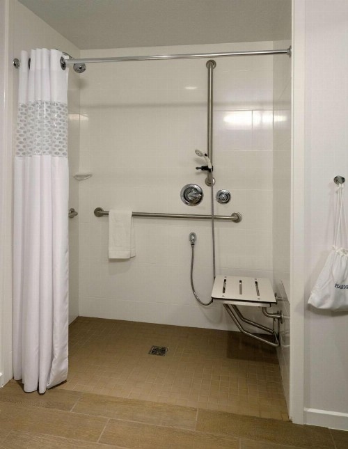 Hampton Inn Green Bay Downtown - image 43