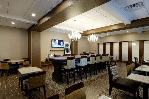 Hampton Inn Green Bay Downtown - image 5
