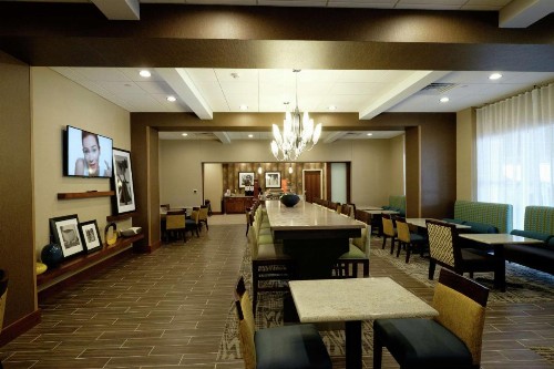 Hampton Inn Green Bay Downtown - image 7