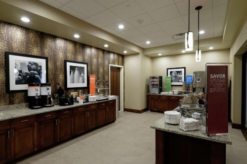 Hampton Inn Green Bay Downtown - image 8
