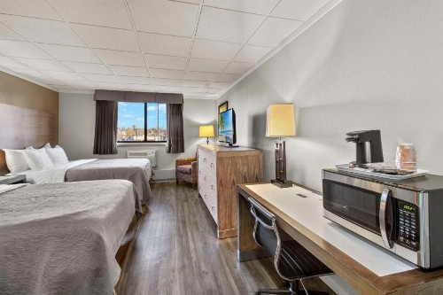 Quality Inn & Suites Green Bay - image 19
