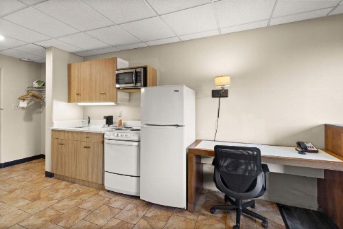 Quality Inn & Suites Green Bay - image 21