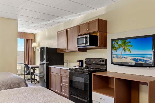 Quality Inn & Suites Green Bay - image 23