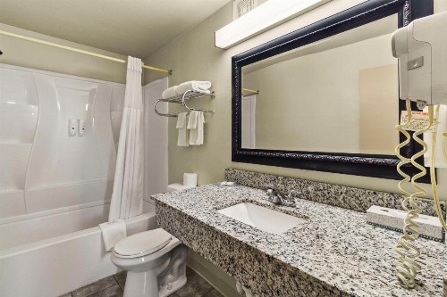 Quality Inn & Suites Green Bay - image 31