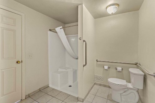 Quality Inn & Suites Green Bay - image 32
