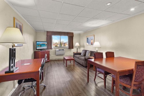 Quality Inn & Suites Green Bay - image 36