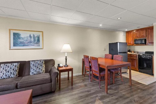 Quality Inn & Suites Green Bay - image 37