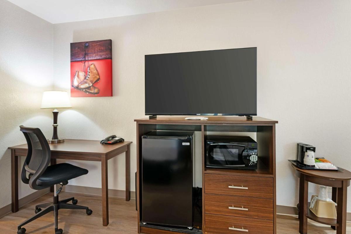 Best Western Green Bay Inn and Conference Center - image 2