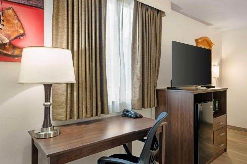 Best Western Green Bay Inn and Conference Center - image 8