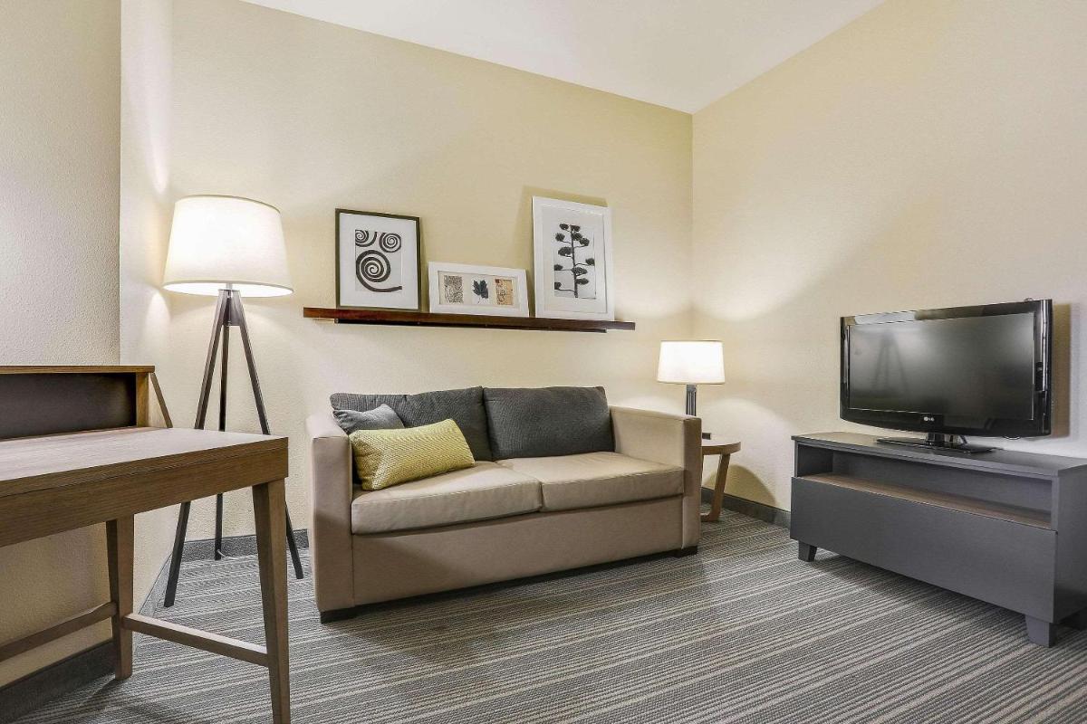 Country Inn & Suites by Radisson Green Bay WI - image 3
