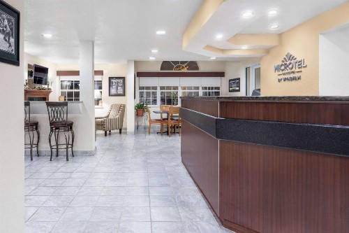 Microtel Inn & Suites by Wyndham Green Bay - image 10